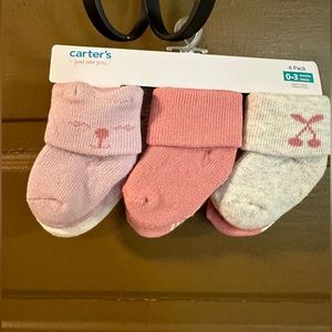 0-3 months 6 pair of socks.